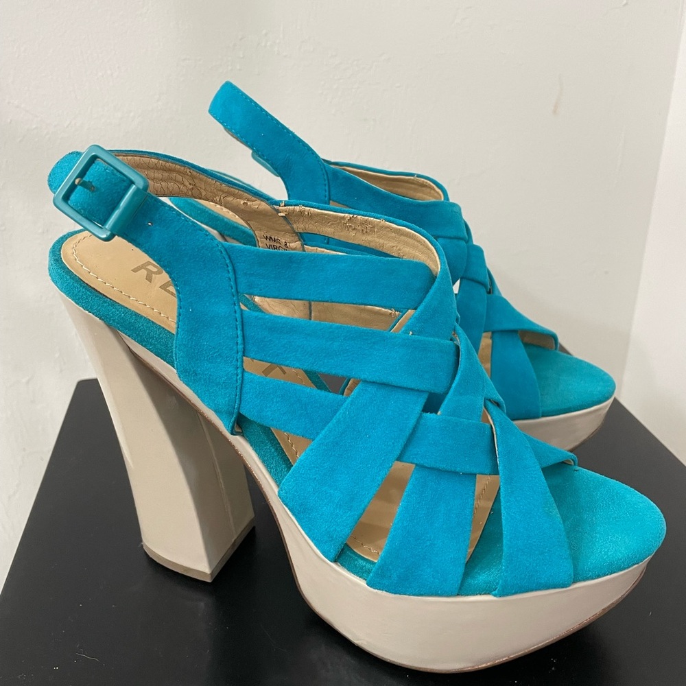 Flat form Sandal